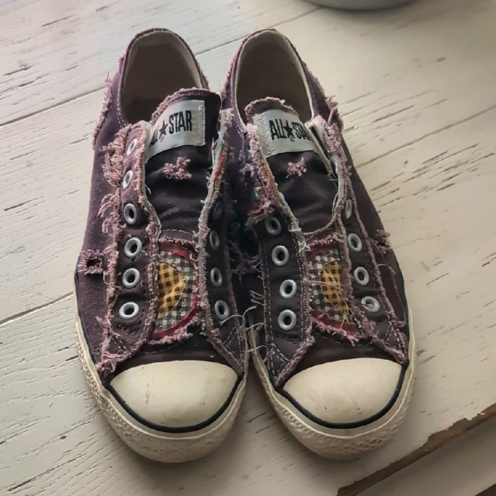 Converse tennis shoes